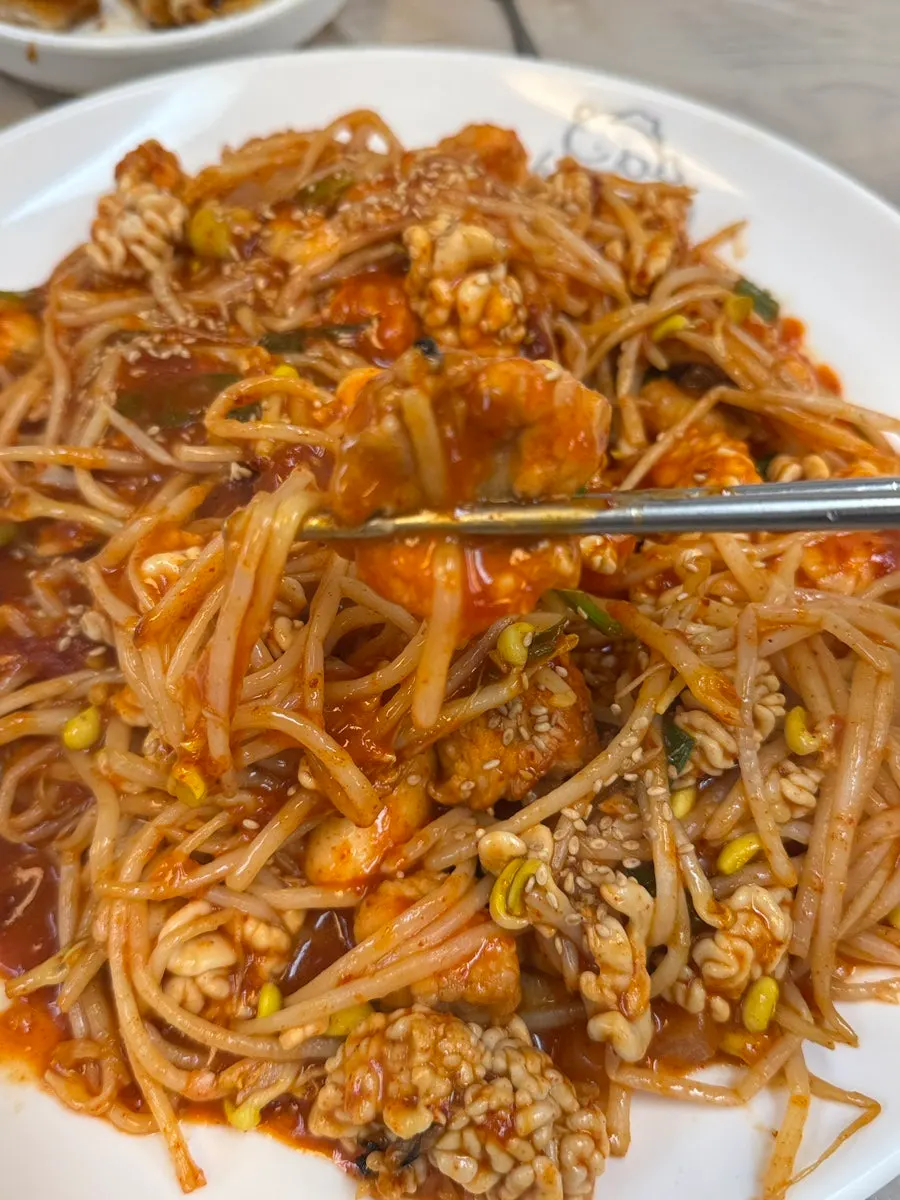콩나물과 함께 버무려진 순살 아구찜