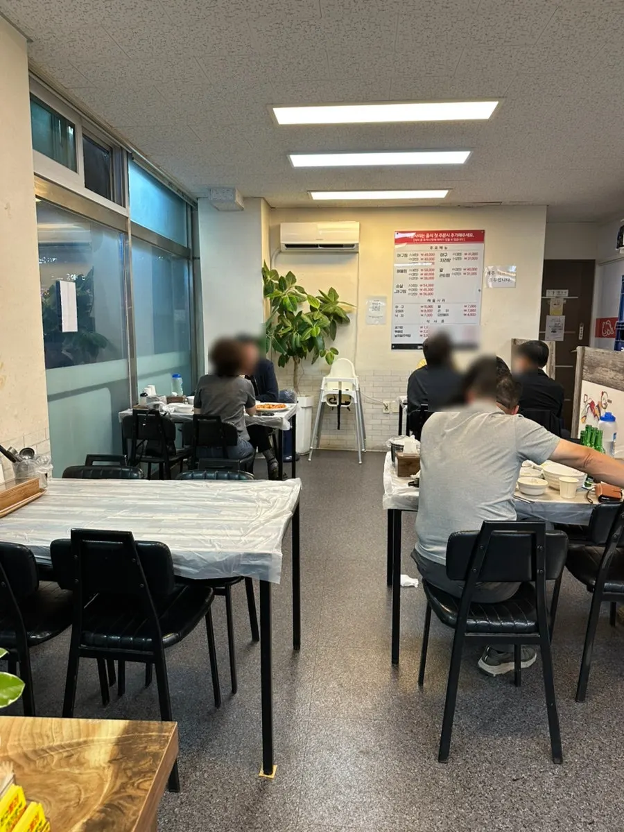 밝고 쾌적한 신성아구찜 아산점 내부