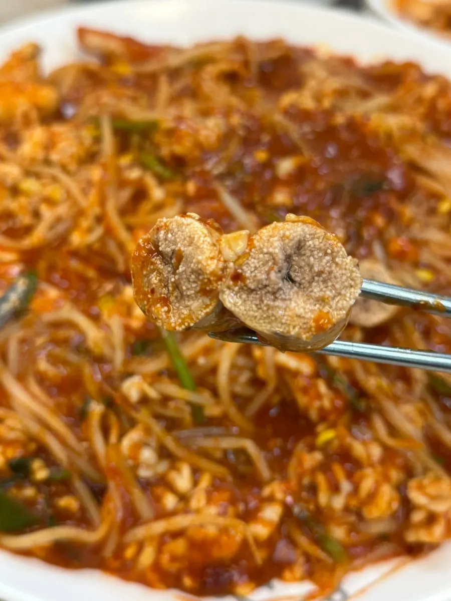 콩나물 아래 깔린 알과 곤이