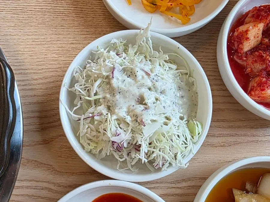 Basic side dishes served with baeksuk