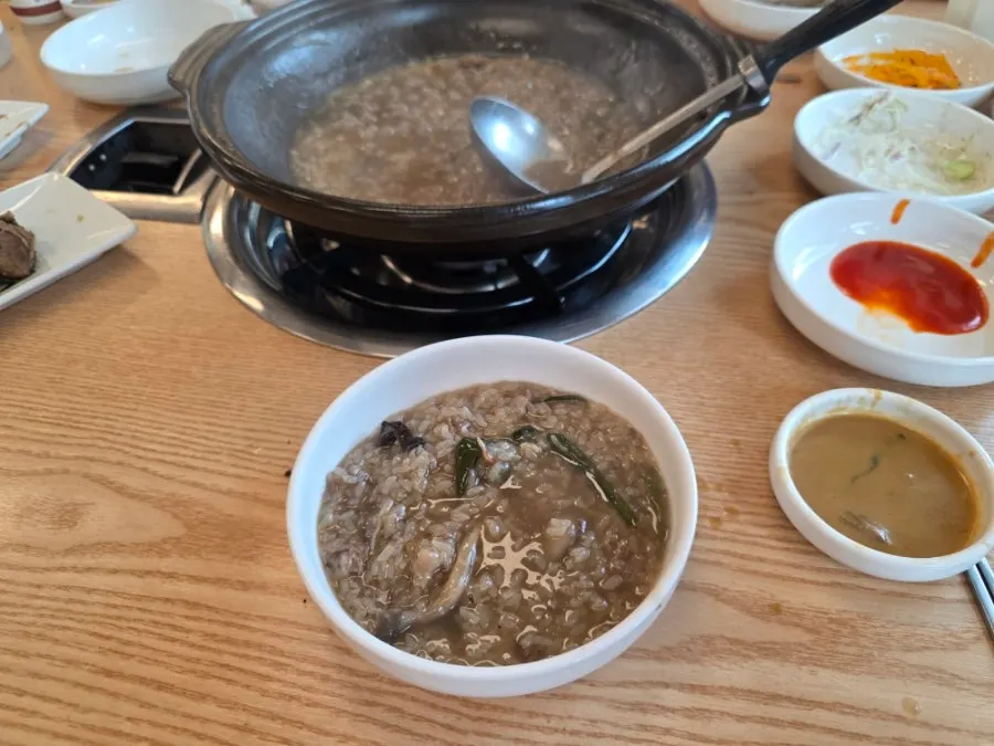 Neungi sticky rice added to the remaining broth