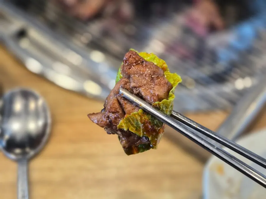 Lettuce wrap with pickled radish and pork galbi