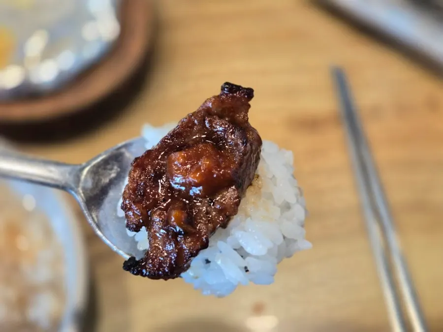 Pork galbi eaten together with geotjeori