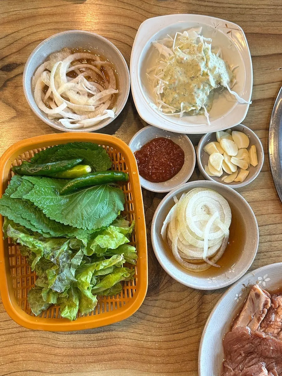 상추와 깻잎 등 쌈 채소 기본찬
