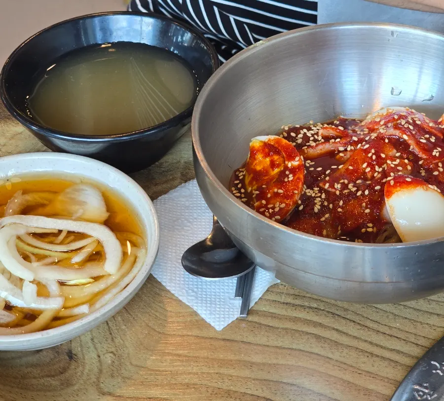 A pot of ureong doenjang jjigae