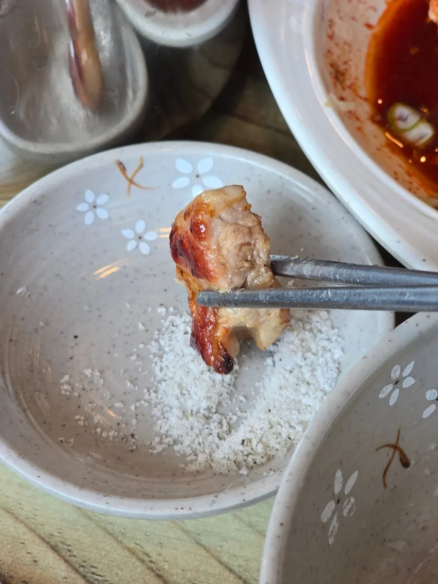 A wrap topped with grilled meat and garlic