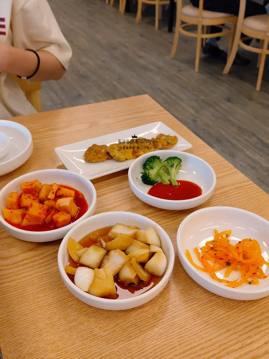 Basic banchan at Oneungi Shabu Baeksuk