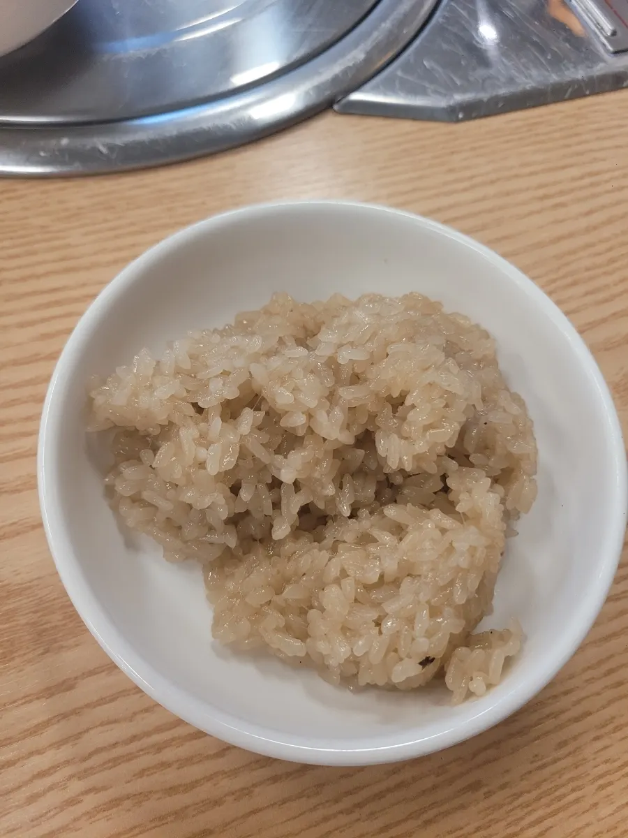 능이물로 지은 찰밥 한 그릇