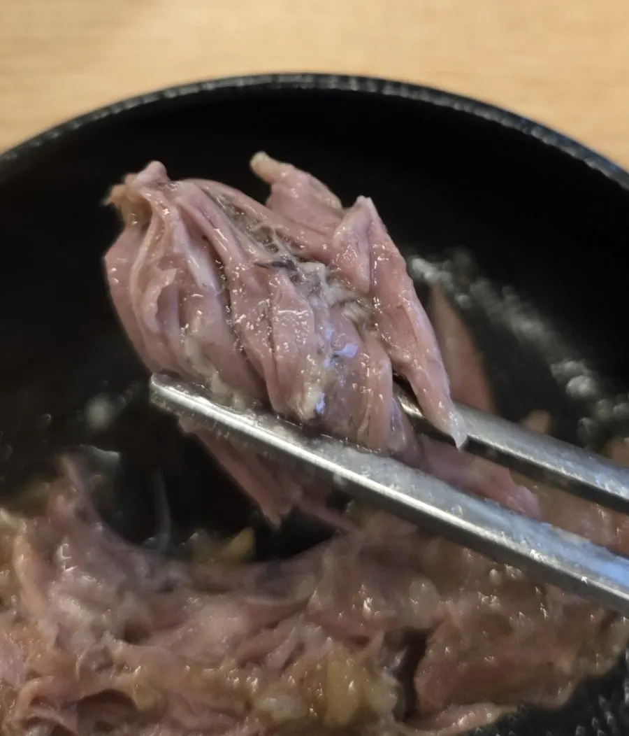 Tender duck meat that easily falls off the bone