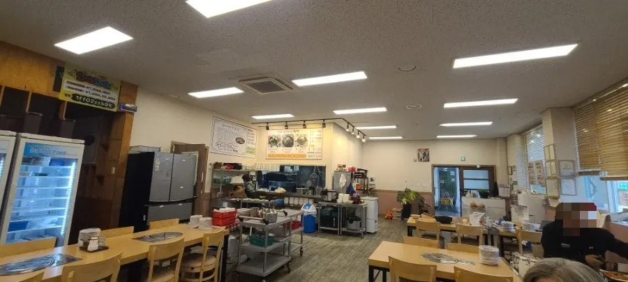 오능이샤브백숙 홀 테이블