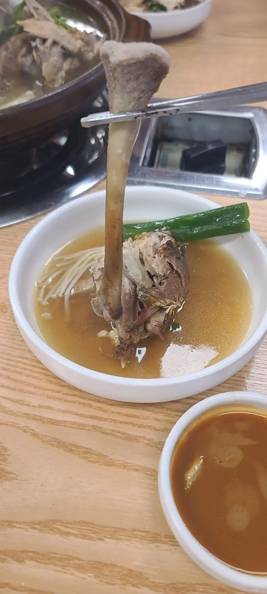 버섯을 익혀 먹는 능이샤브 구성