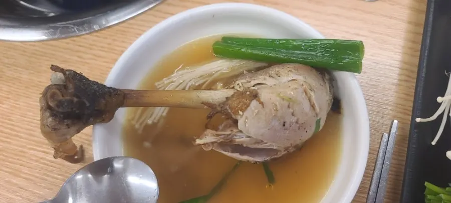 뼈가 쏙 빠진 부드러운 닭다리살