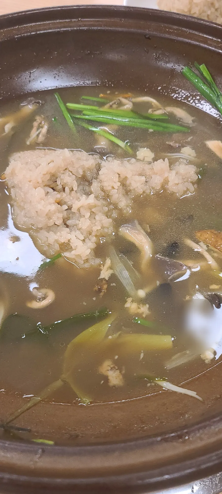 남은 국물에 넣어 먹은 능이찰밥