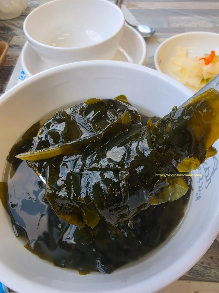 2级微辣的无骨安康鱼炖菜上桌