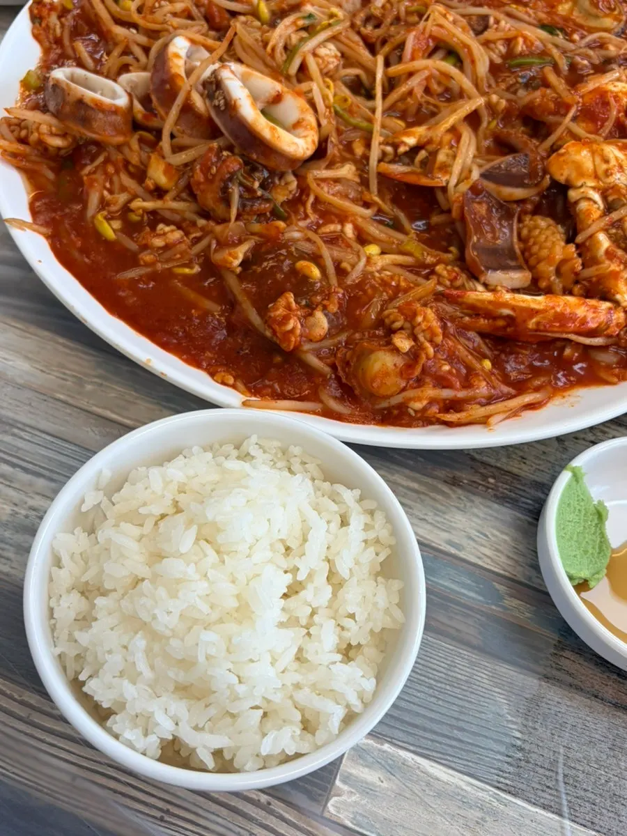 An almost-empty seafood jjim plate