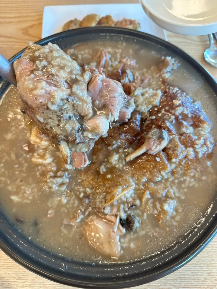 Duck and neungi mushroom in the large earthenware pot