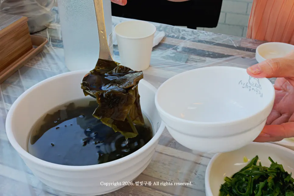 따끈하게 나온 미역국