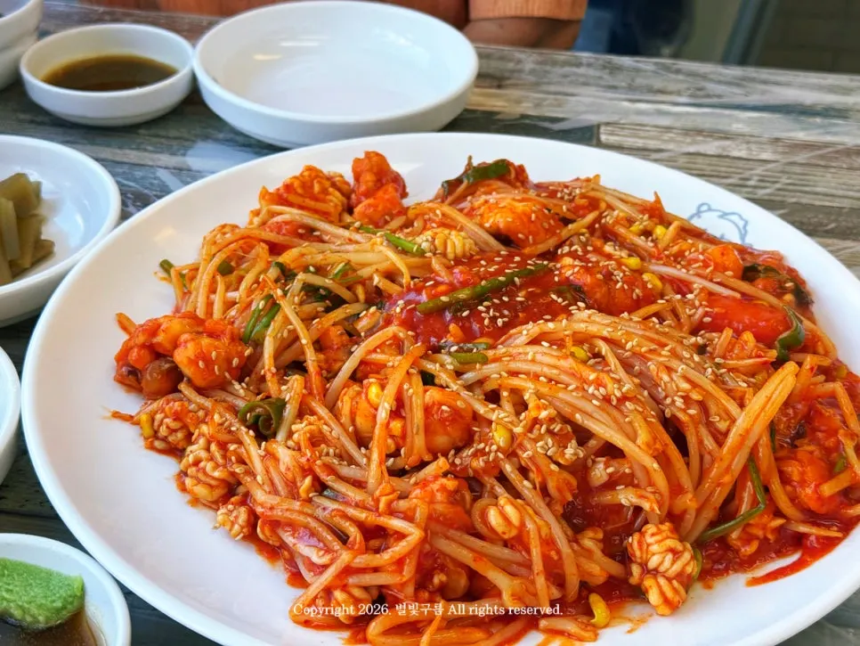 콩나물이 푸짐하게 올라간 순살아구찜