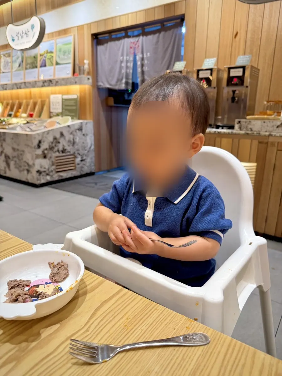 子供と一緒のしゃぶしゃぶ食事