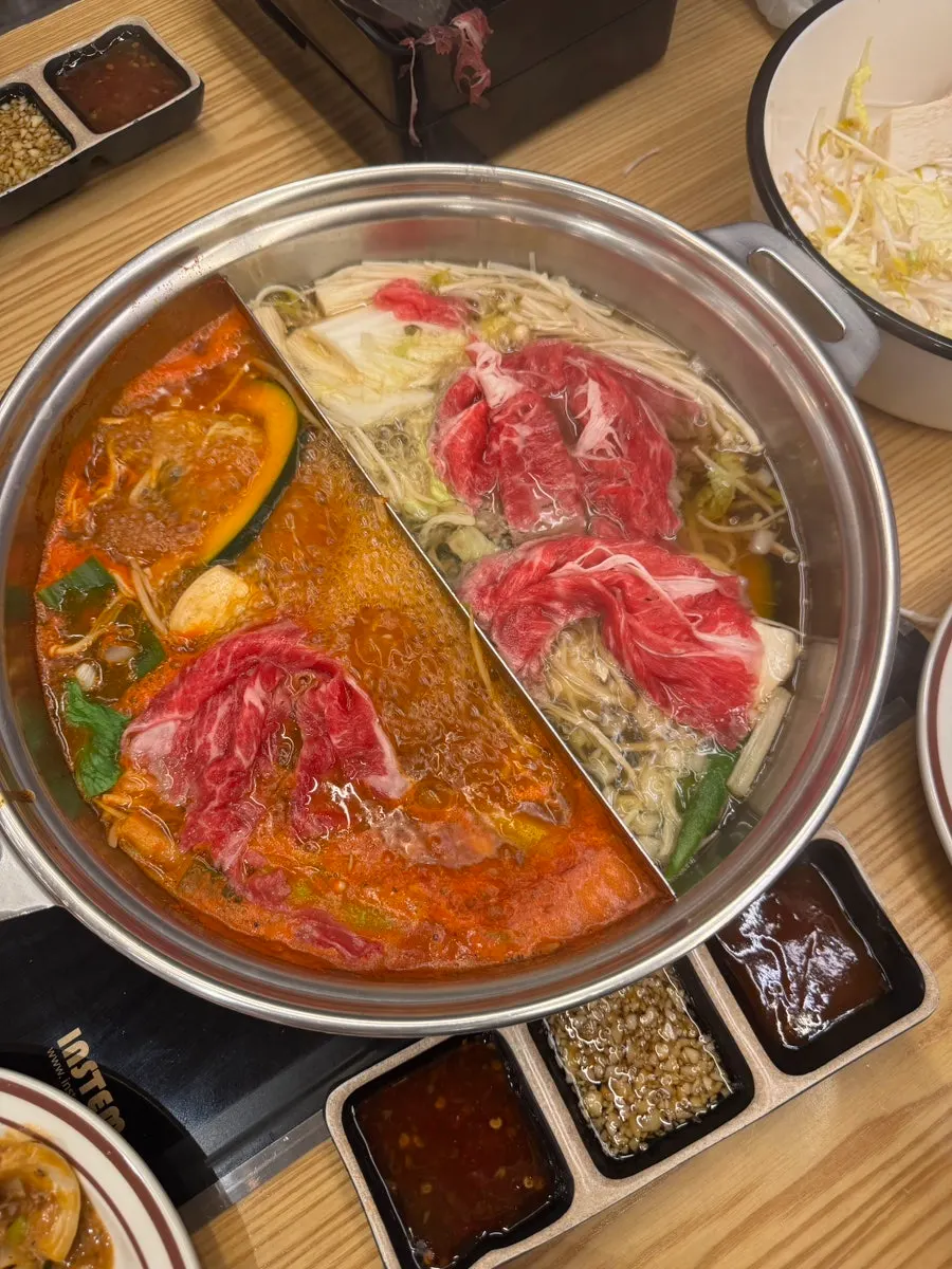 Shabu-shabu with vegetables added first
