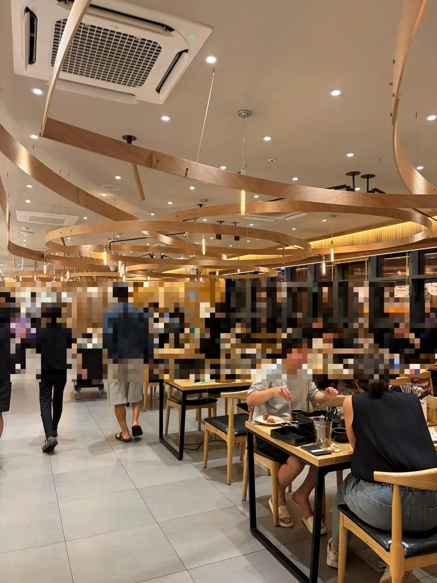 Large shabu-shabu dining room for group gatherings
