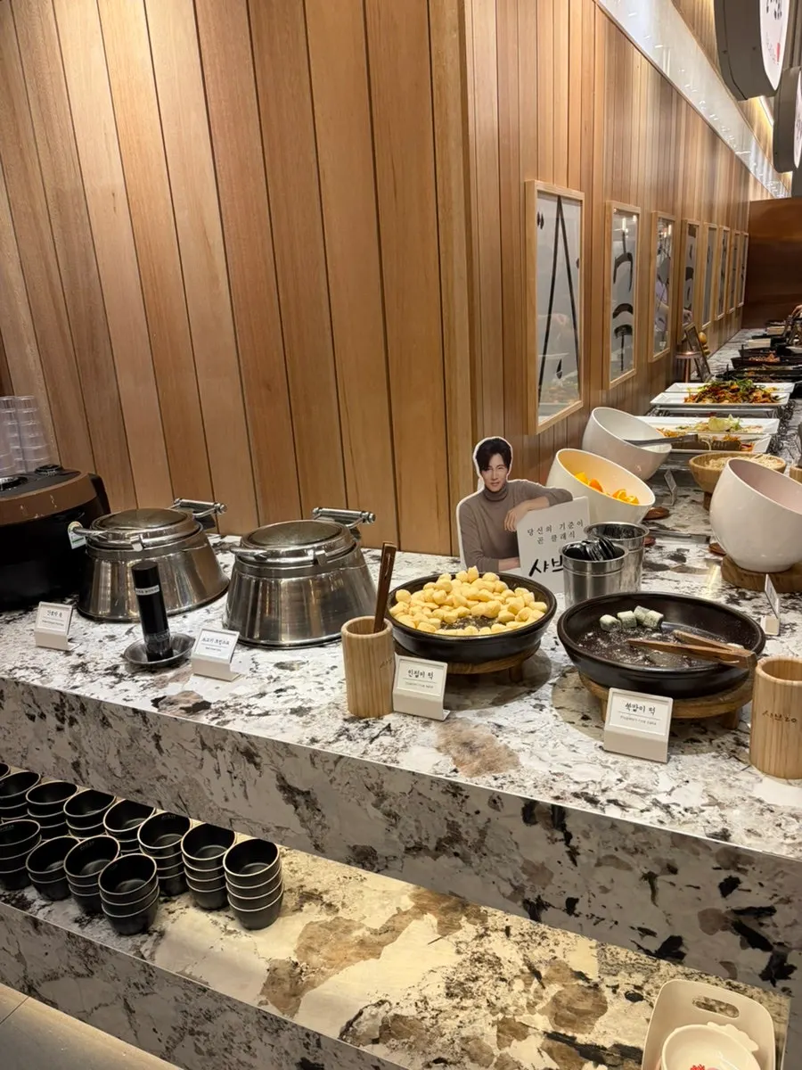 Self bar with porridge and soup