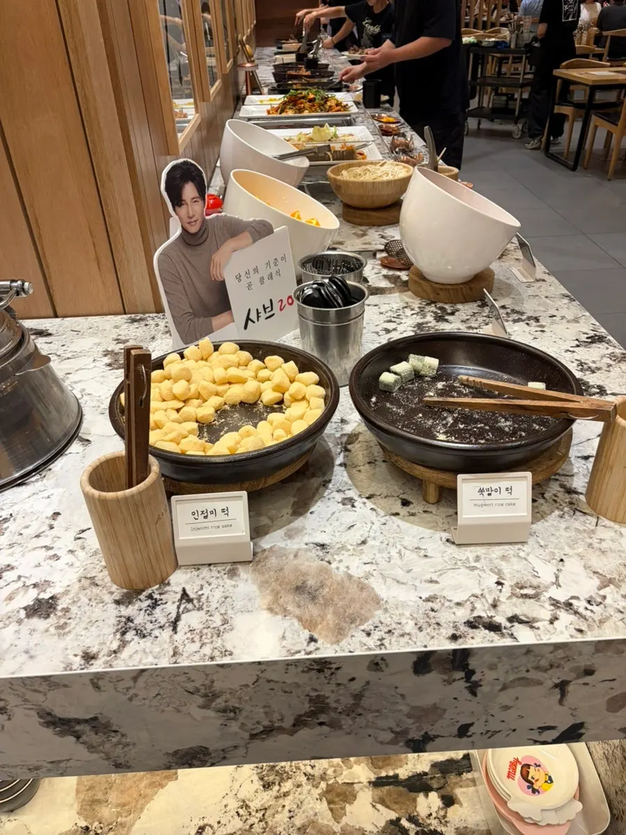 Self bar with fruit and rice cakes