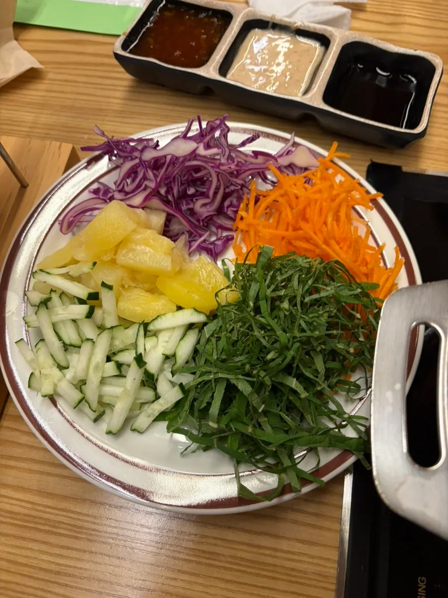 Shabu-shabu ingredients brought from the self bar
