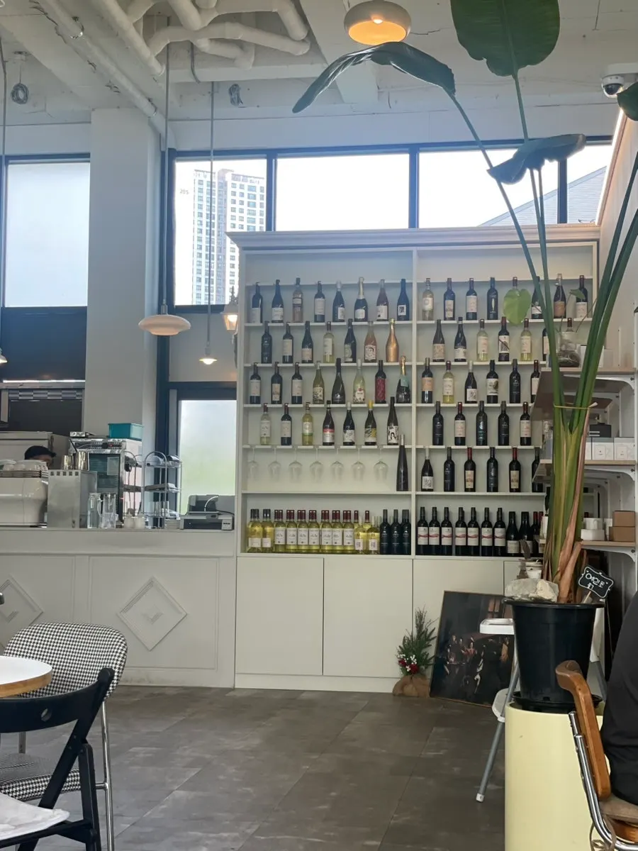 Vertical shot of When You Bite's interior design