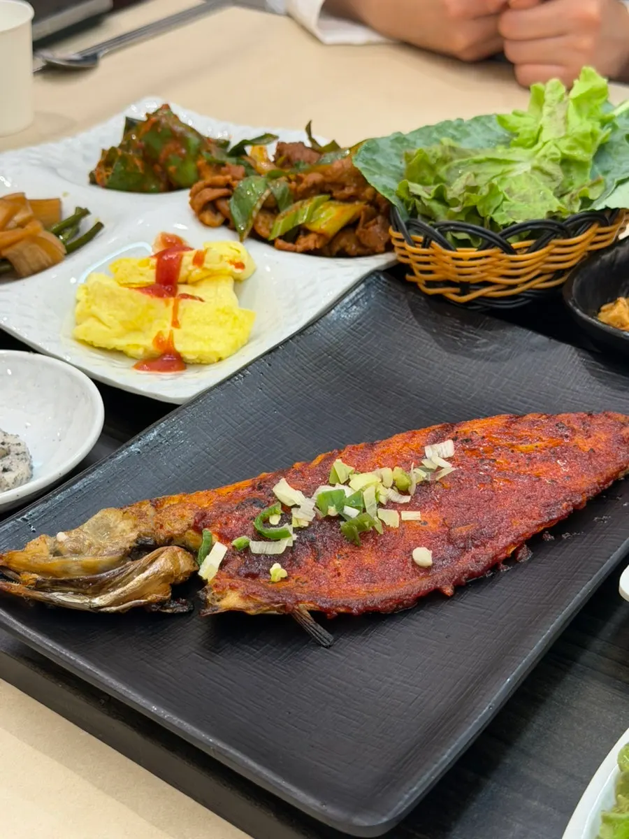 화덕에 구운 임연수구이 접시