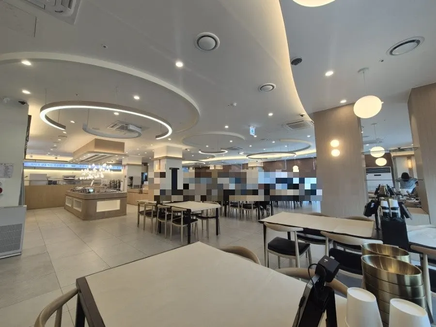 Restaurant space that can be used like a private room