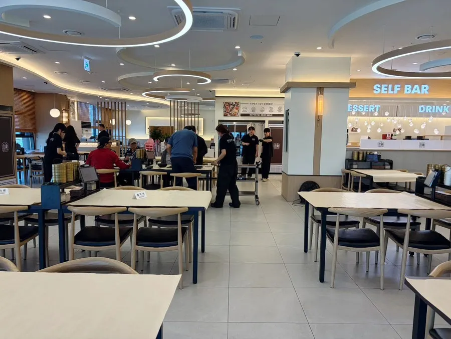 Restaurant interior with a restaurant-like atmosphere