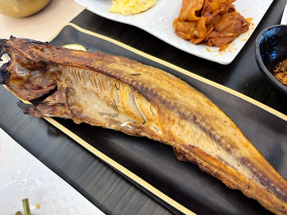 Fish placed on a lettuce leaf with thick soybean paste