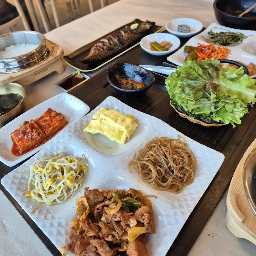 셀프바 반찬으로 차린 한상