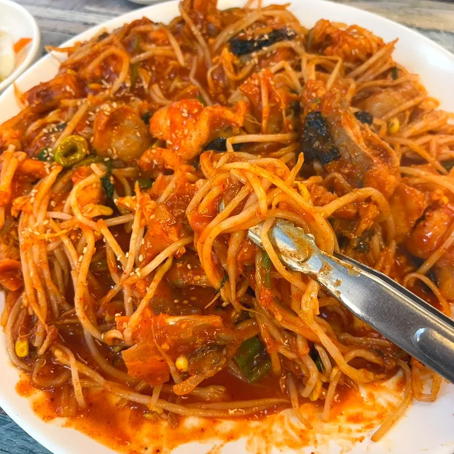 Clean, spicy steamed monkfish sauce