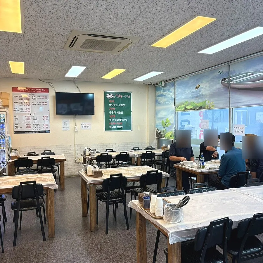 Interior of Sinseong Agujjim with tables