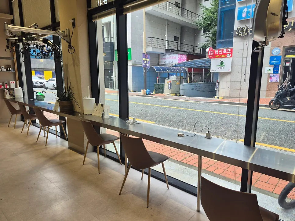 아우룸헤어 전주혁신점 대기공간