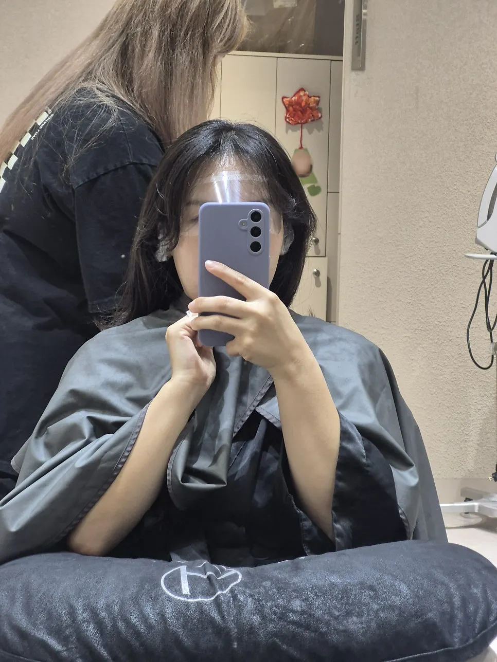 염색약이 닿지 않게 씌운 귀 커버