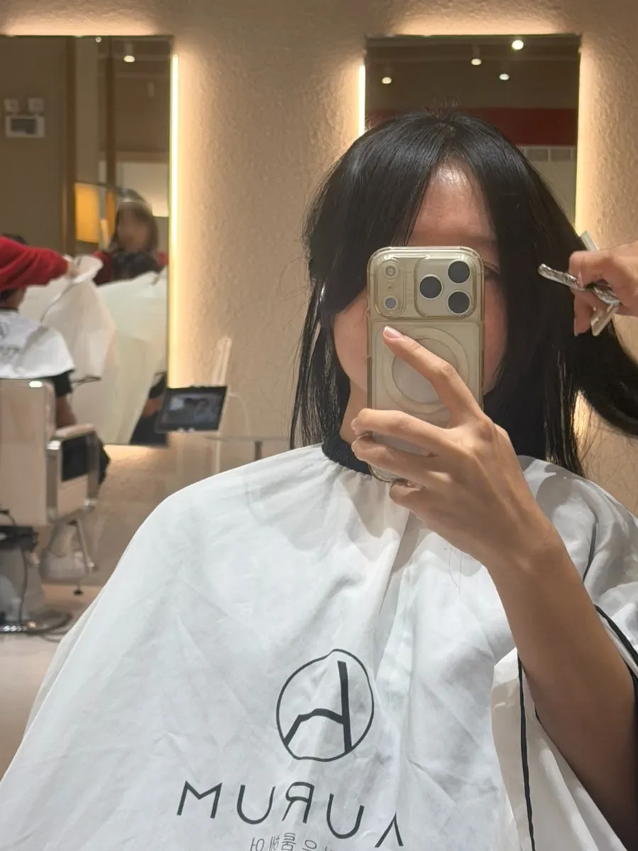 Hair right after a thinning cut to lighten it up