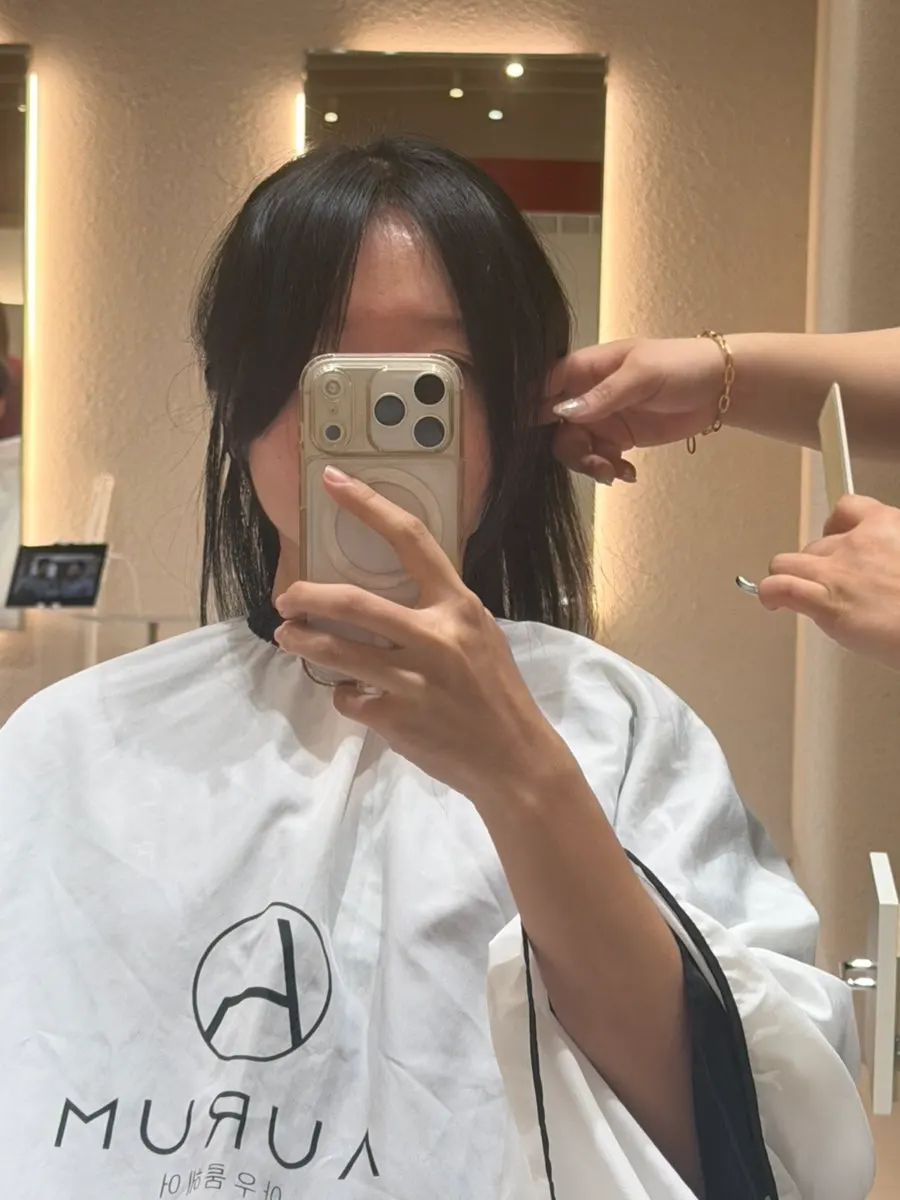 Clinic treatment underway using Shiseido products