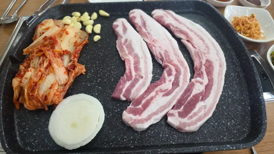 Cold noodle and 2-dumpling set served on the table