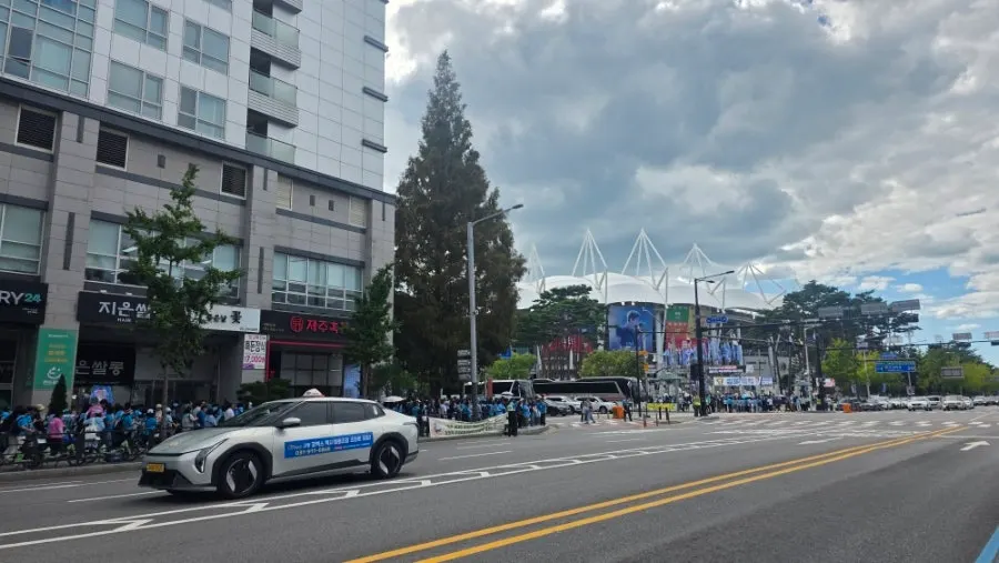 Goyang Stadium area on Lim Young-woong concert day