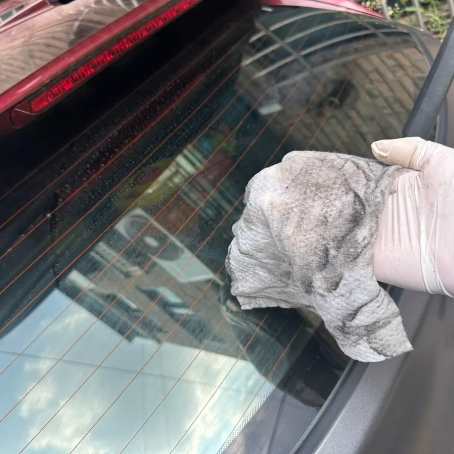 클린뷰 유막제거제로 얼룩을 닦아본 거울