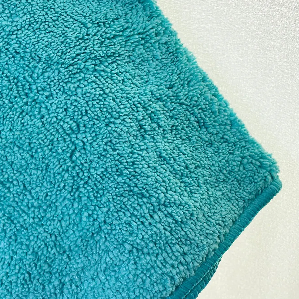 Cleaning towel used with AutoGrooming Clean View oil-film remover