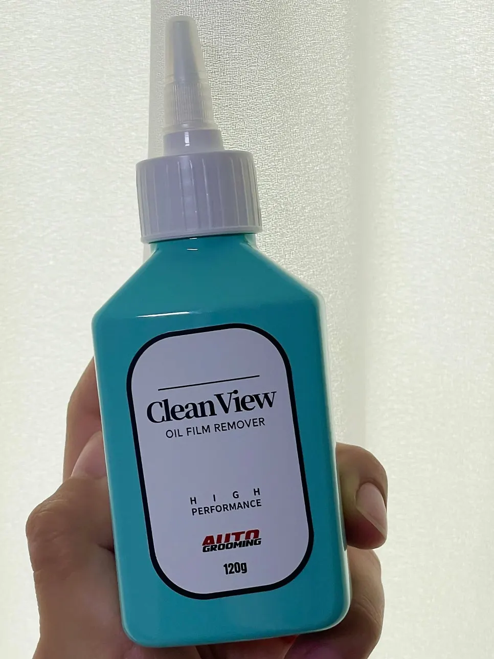 AutoGrooming Clean View oil-film remover bottle used for mirror cleaning
