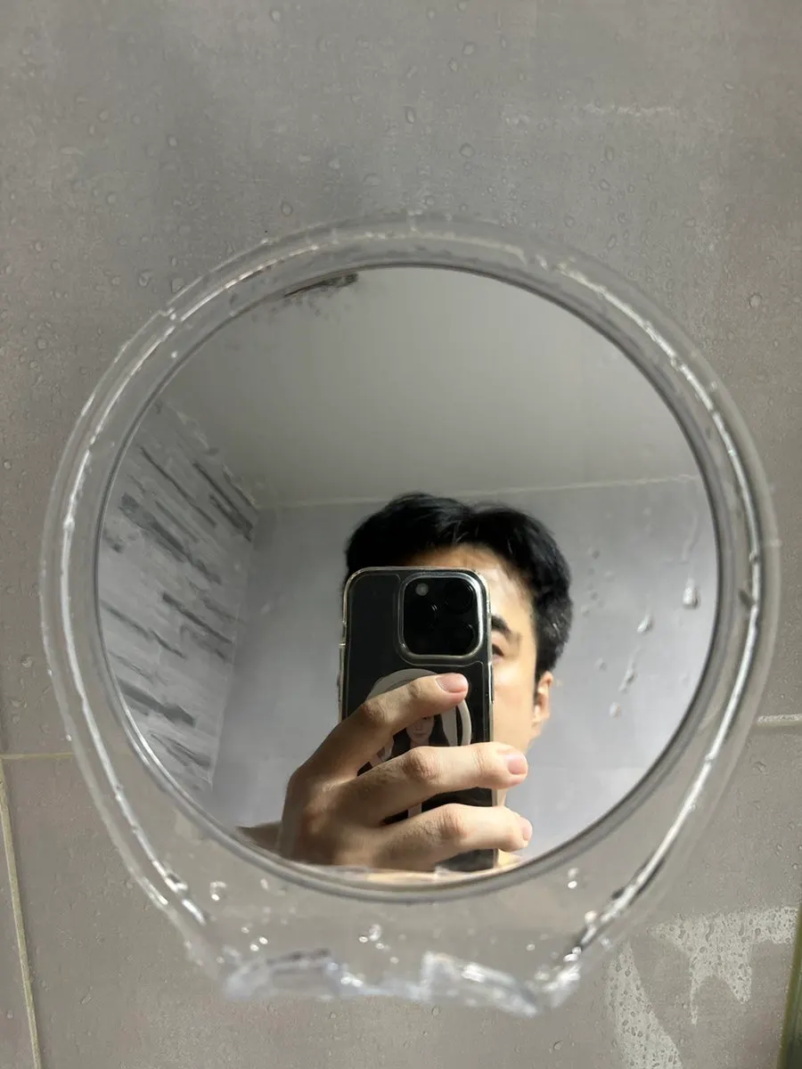 클린뷰로 문지른 뒤 물로 헹군 면도 거울