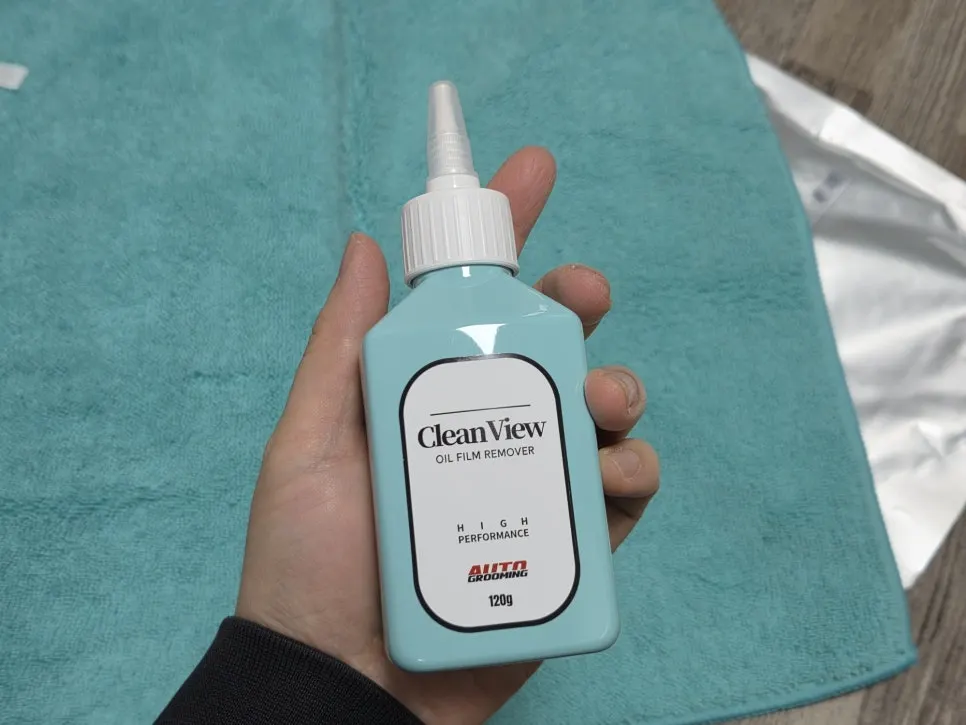 클린뷰 유막제거제와 함께 구성된 넓은 타올