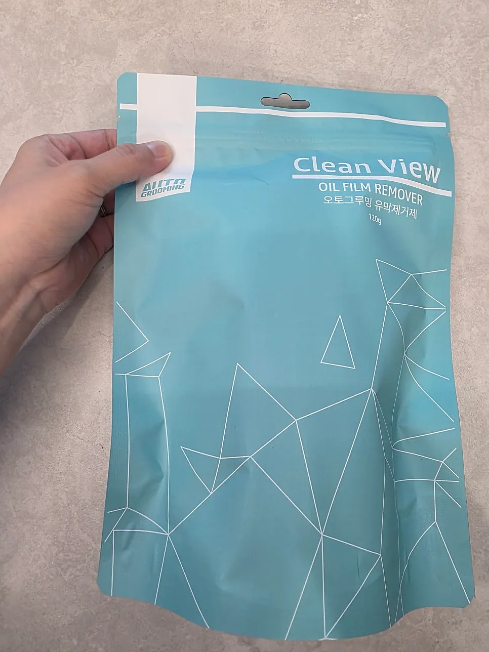 AutoGrooming CleanView used for vehicle oil-film care