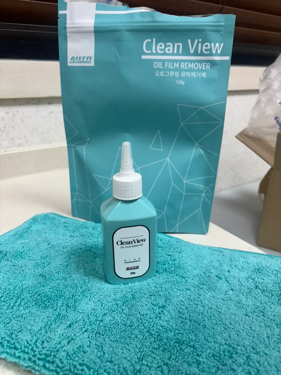 Components included with CLEAN VIEW film remover
