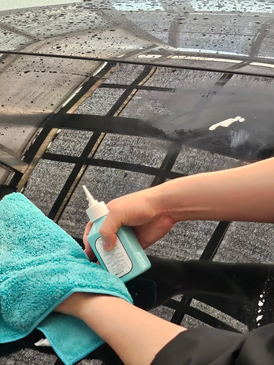 Starting oil film removal on a car windshield